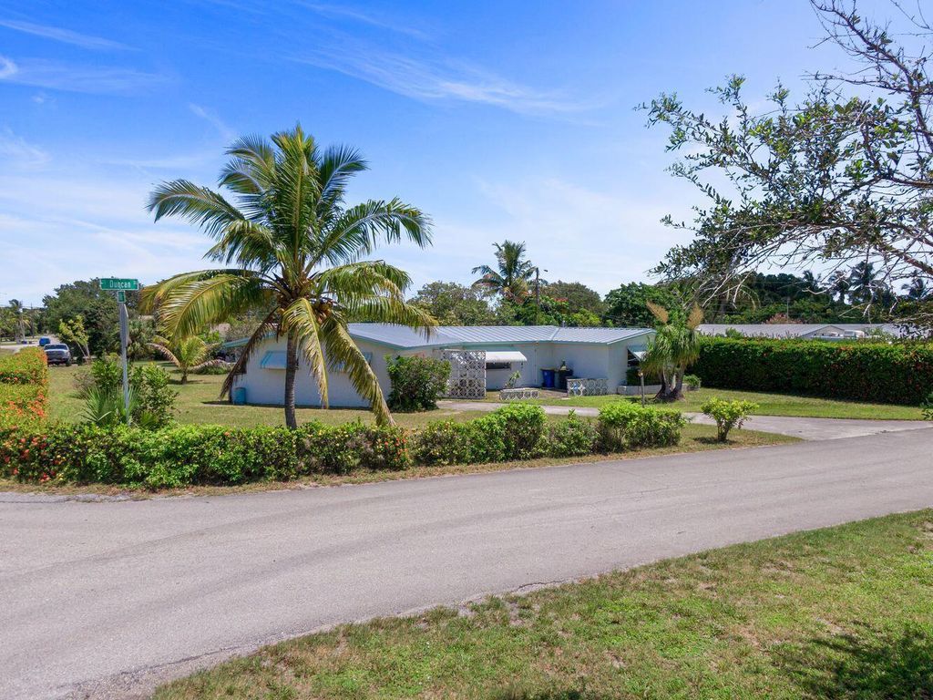 Photo of 9361 SE Duncan Street, Hobe Sound, FL 33455 (MLS # R11115122)