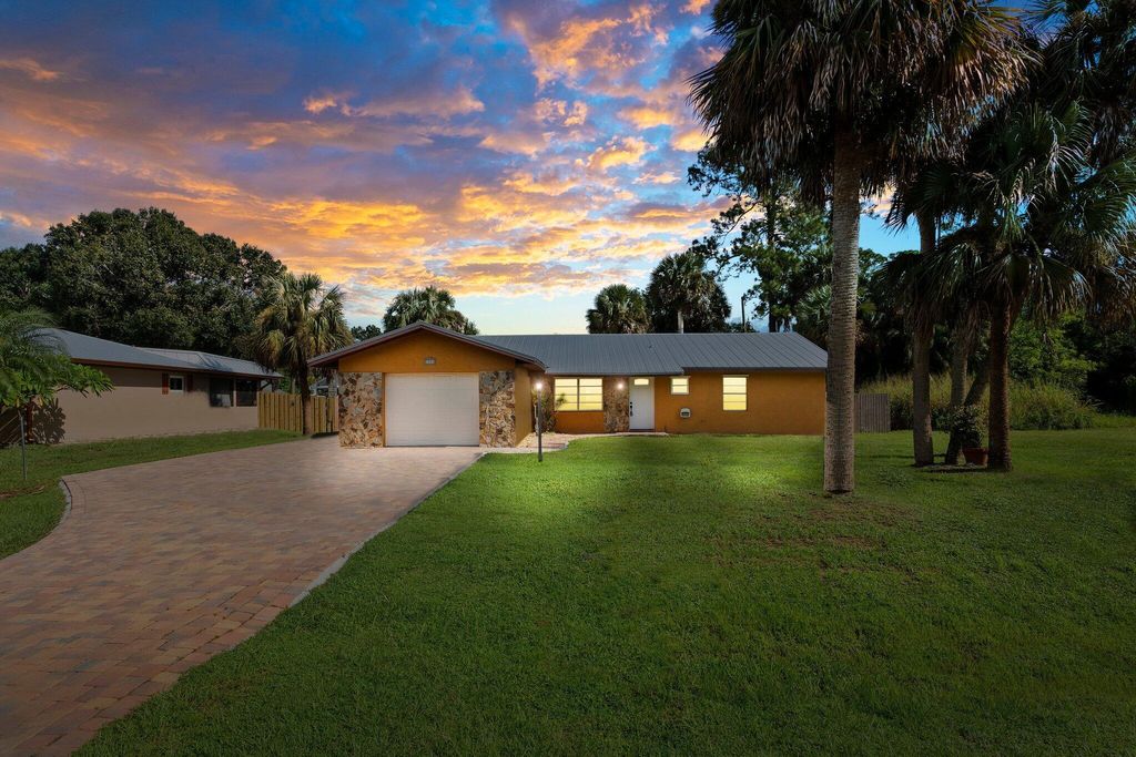 Photo of 7504 Hibiscus Road, Fort Pierce, FL 34951 (MLS # R10917074)