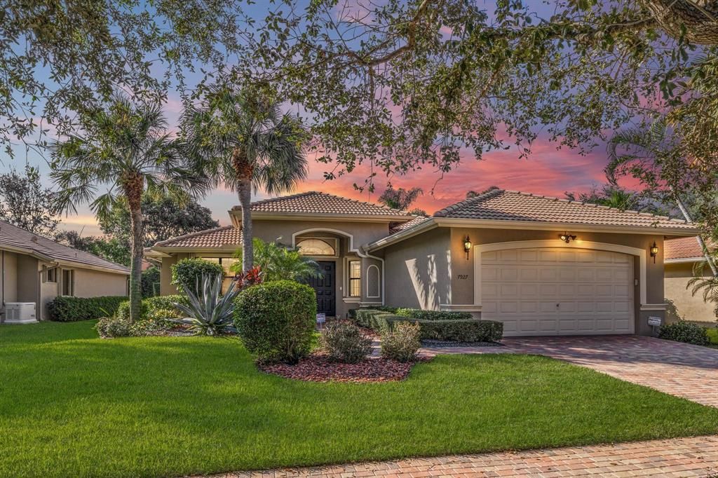 Photo of 7927 Via Grande, Boynton Beach, FL 33437 (MLS # R10756311)