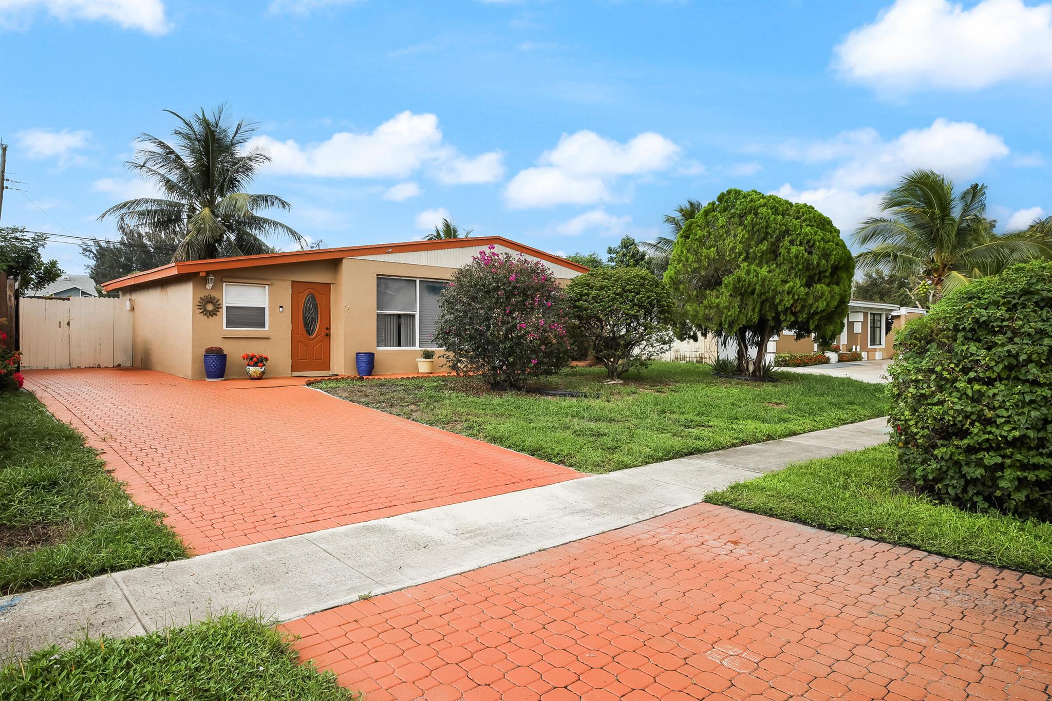 SEMINOLE MANOR 2 - Residential
