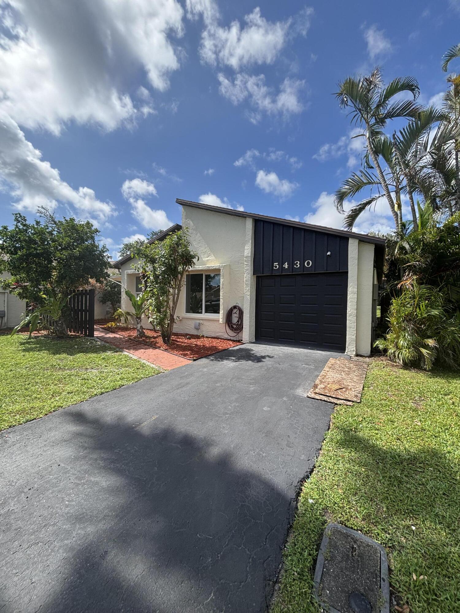 Properties 5430 Mirror Lakes Boulevard