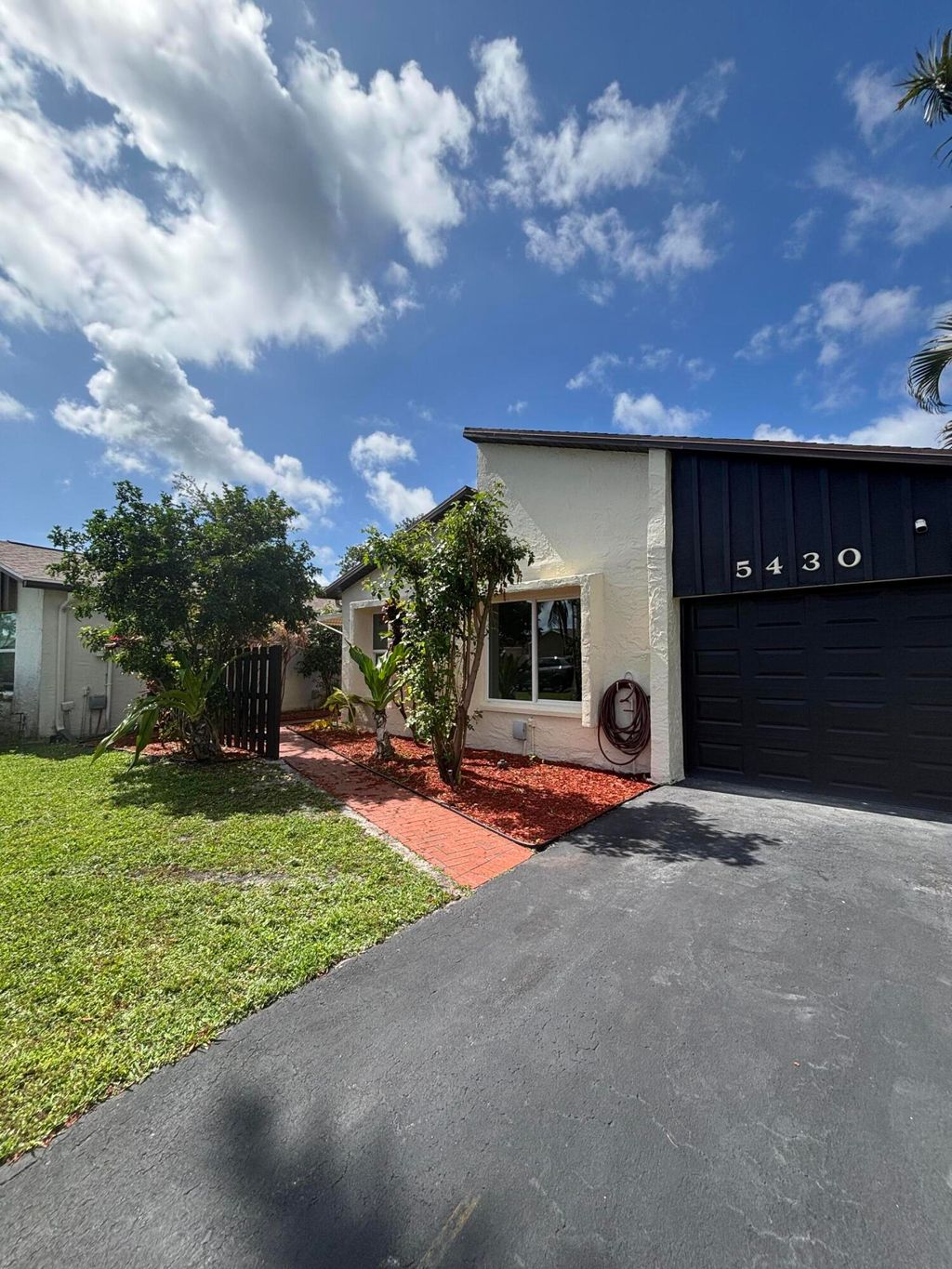 Photo of 5430 Mirror Lakes Boulevard, Boynton Beach, FL 33472 (MLS # B26020630)