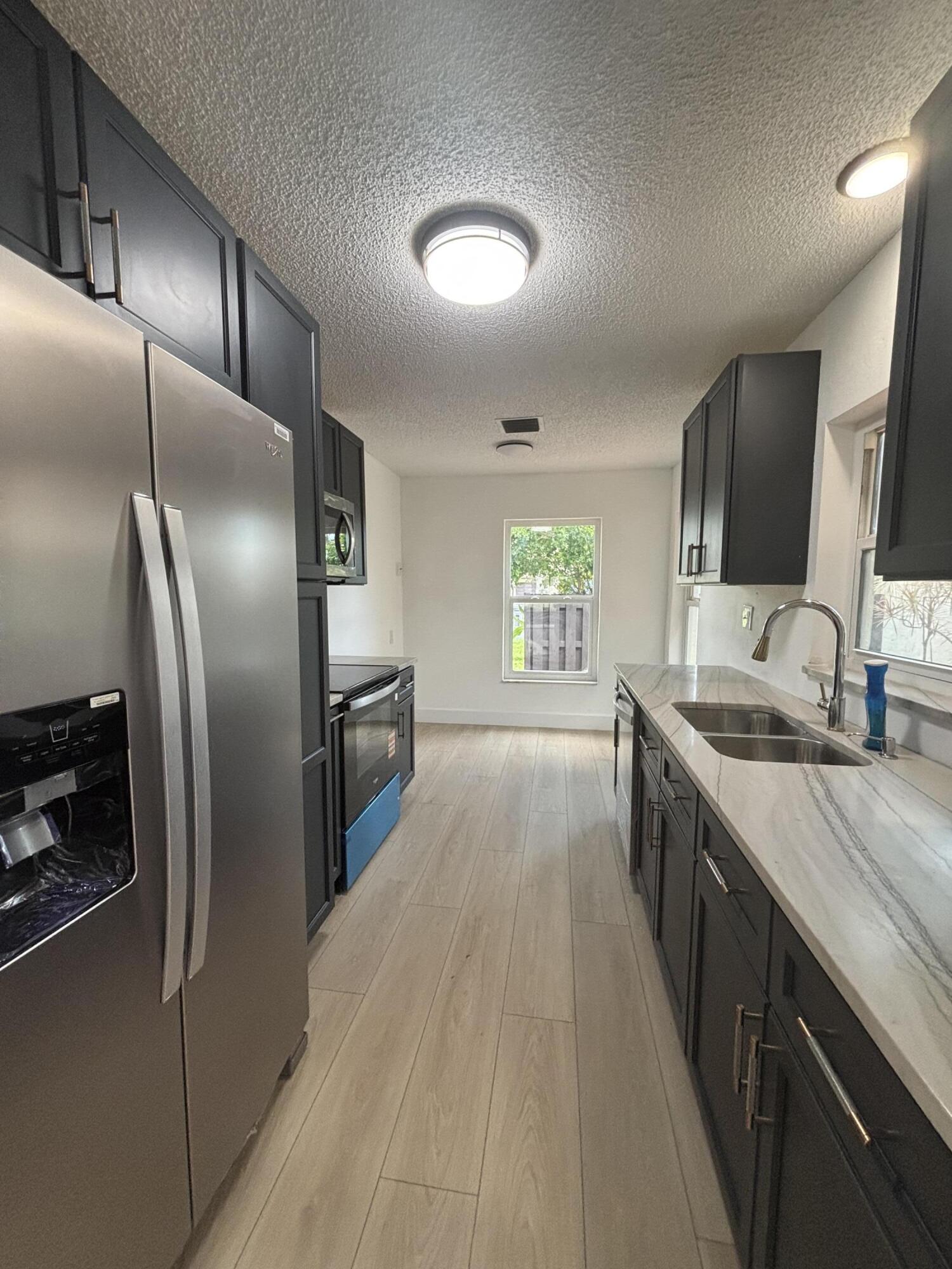 Properties 5430 Mirror Lakes Boulevard