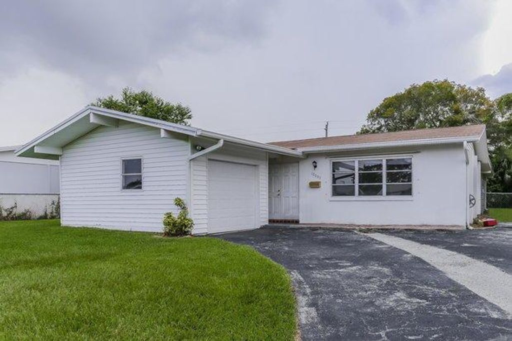 Photo of 12083 Dolphin Drive, Palm Beach Gardens, FL 33410 (MLS # R10746646)