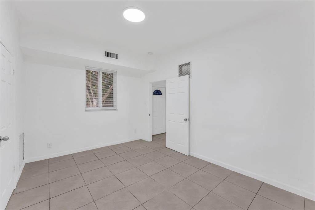 Photo of 1340 NE 1st Avenue, Fort Lauderdale, FL 33304 (MLS # B26028046)