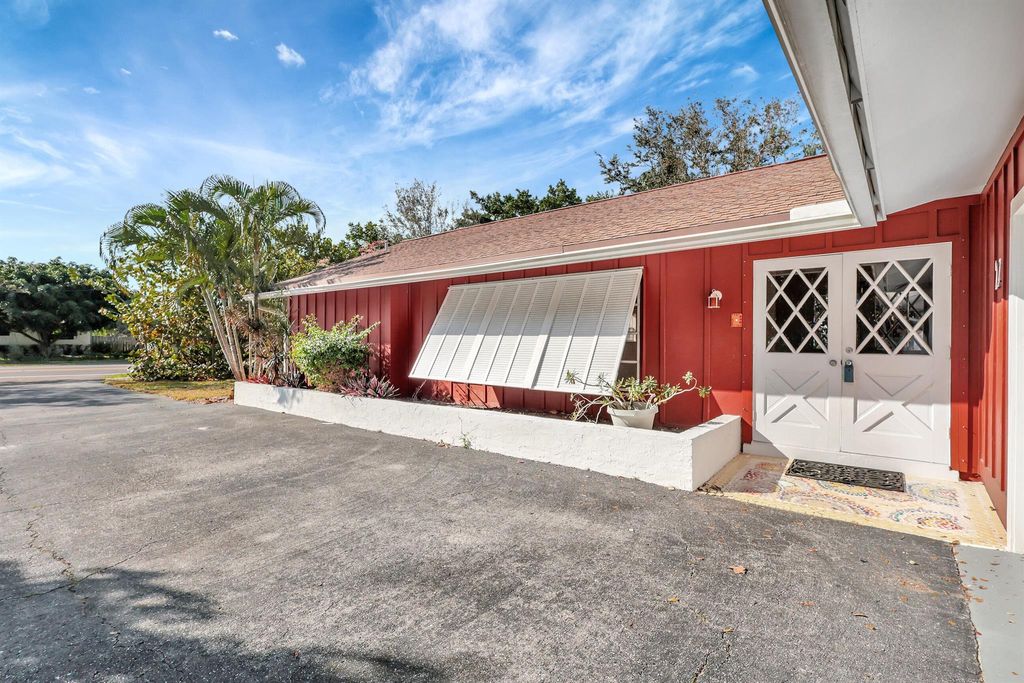 Photo of 21 W Riverside Drive, Jupiter, FL 33469 (MLS # R10954403)