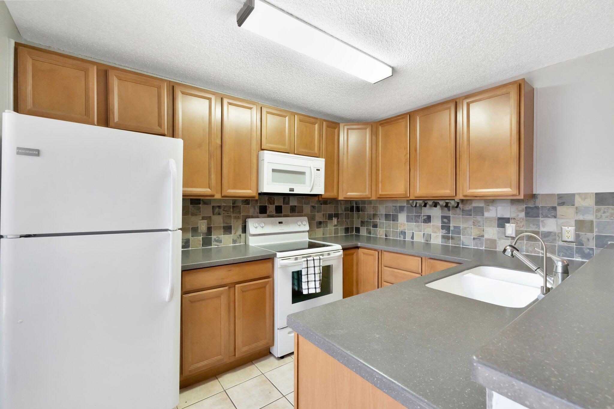 SUNSET TRACE AT MARTIN DO - Residential