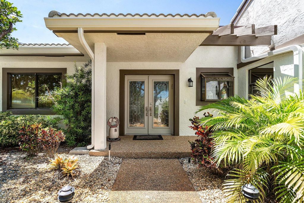 Photo of 17 Clubhouse Lane, Boynton Beach, FL 33436 (MLS # R11110693)