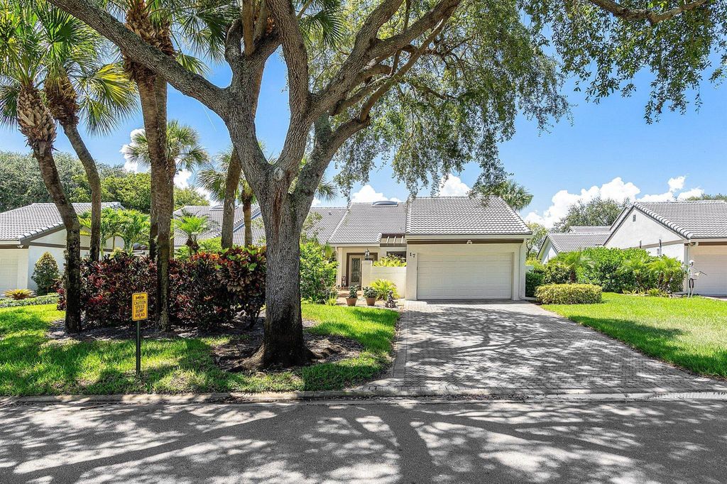 Photo of 17 Clubhouse Lane, Boynton Beach, FL 33436 (MLS # R11110693)