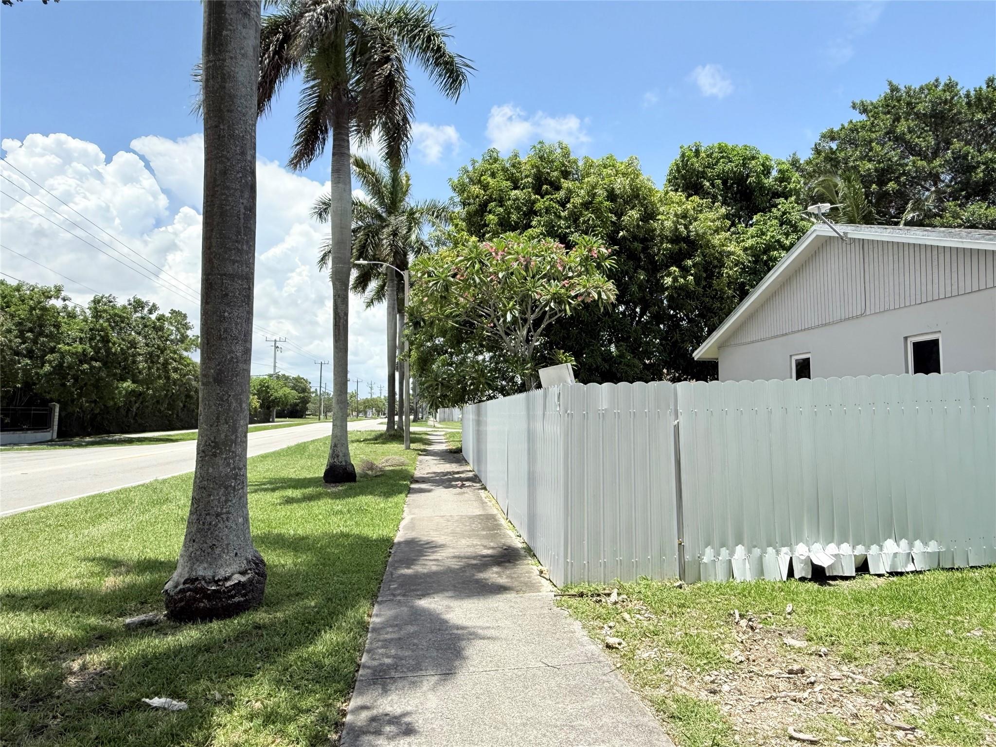 11121 SW 163rd St, Miami, FL, 33157/$575,000 3 11121 SW 163rd St