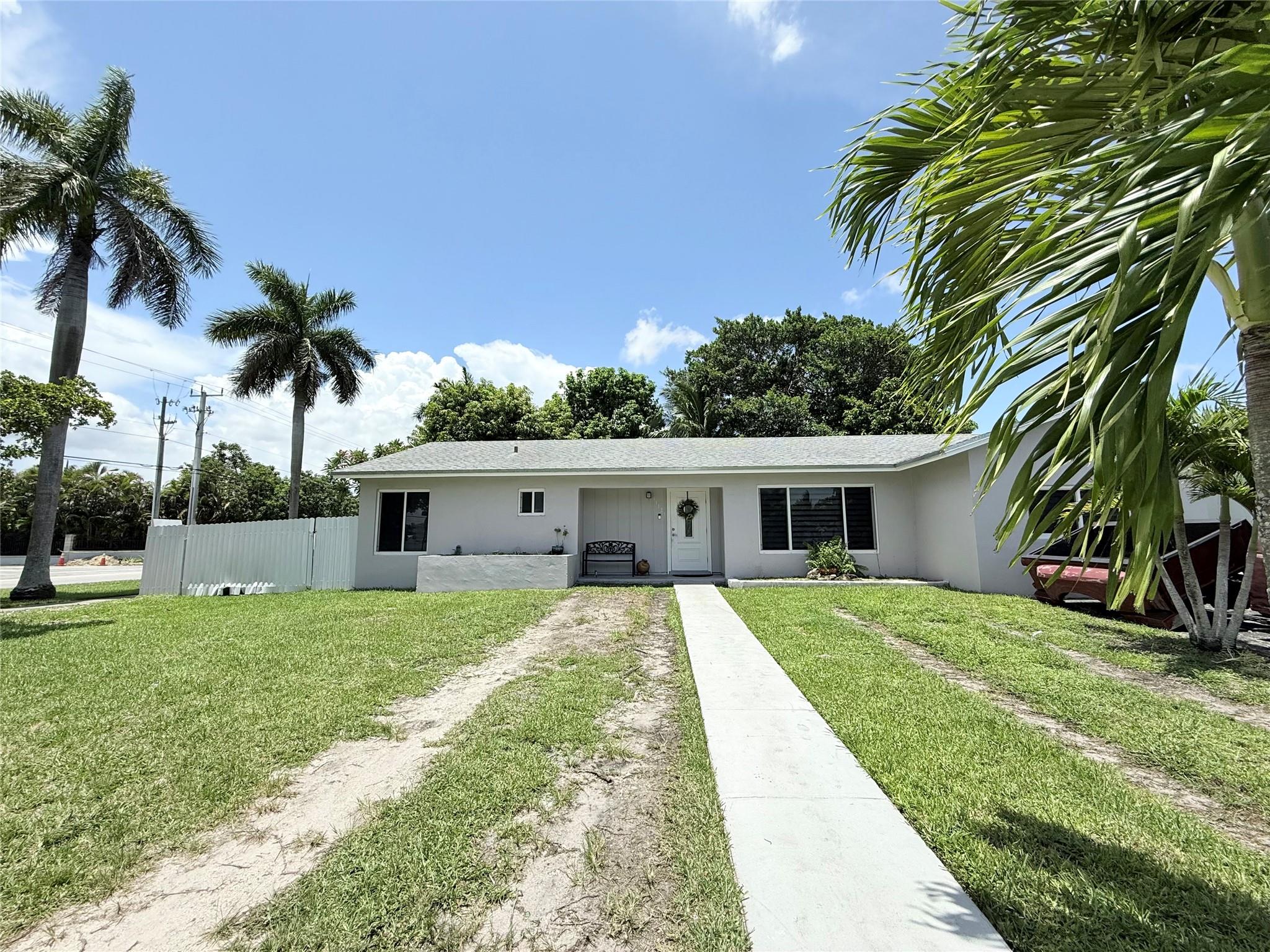 11121 SW 163rd St, Miami, FL, 33157/$575,000 1 11121 SW 163rd St