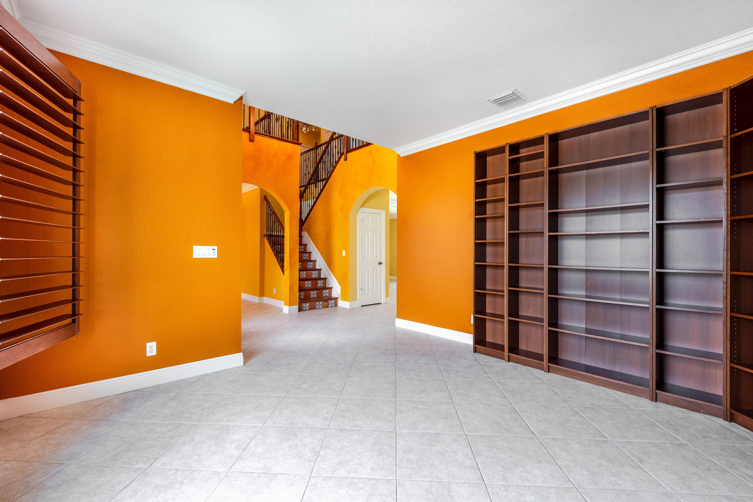 112 ISOLA Circle