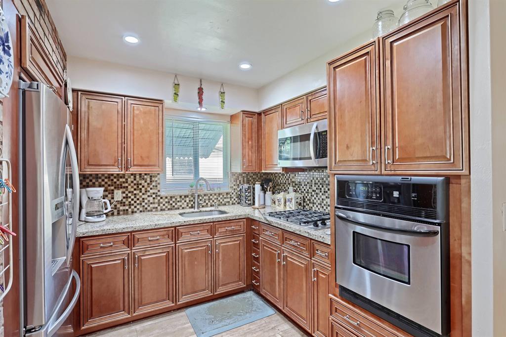 BAHAMA HEIGHTS - Residential