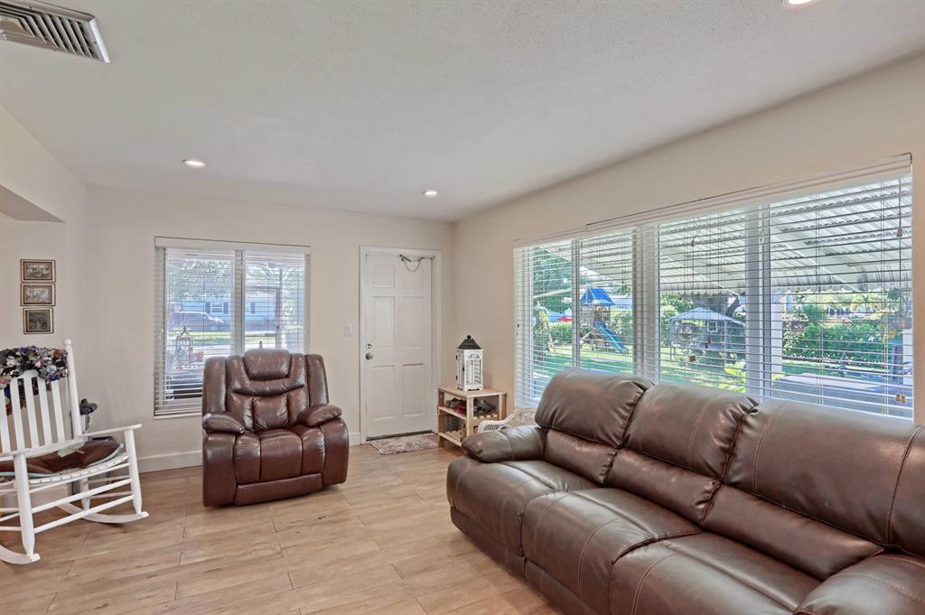 BAHAMA HEIGHTS - Residential