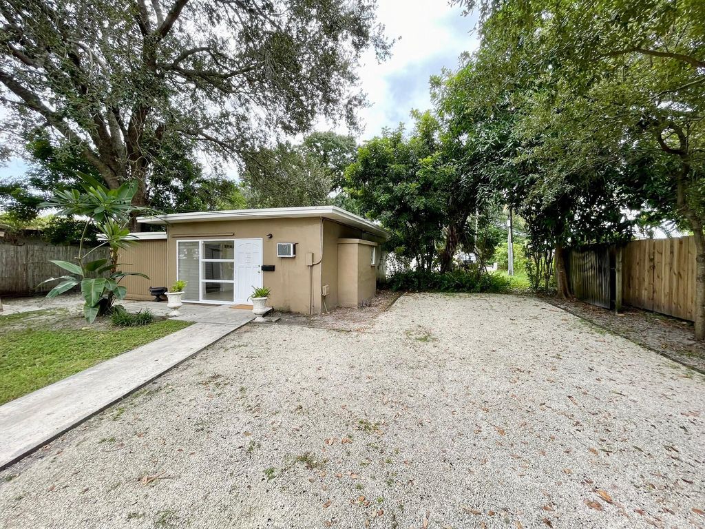 Photo of 320 SW 21 Street #R, Fort Lauderdale, FL 33315 (MLS # R11134607)