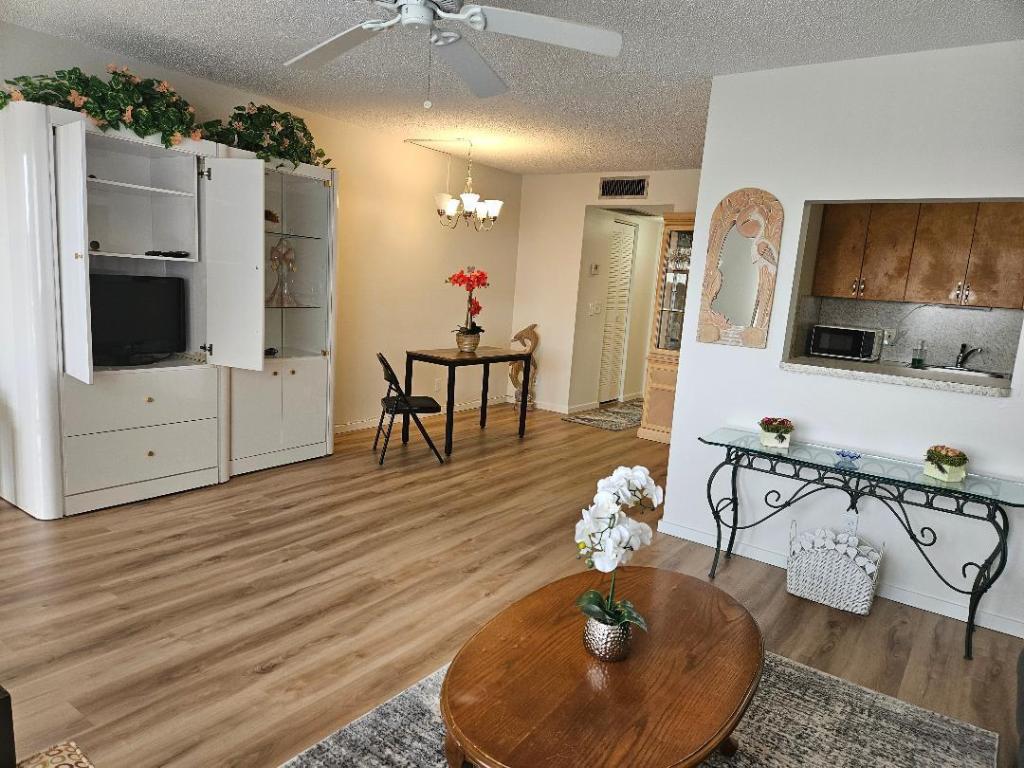 VILLAGE GREEN SUSSEX CONDO - Residential Lease