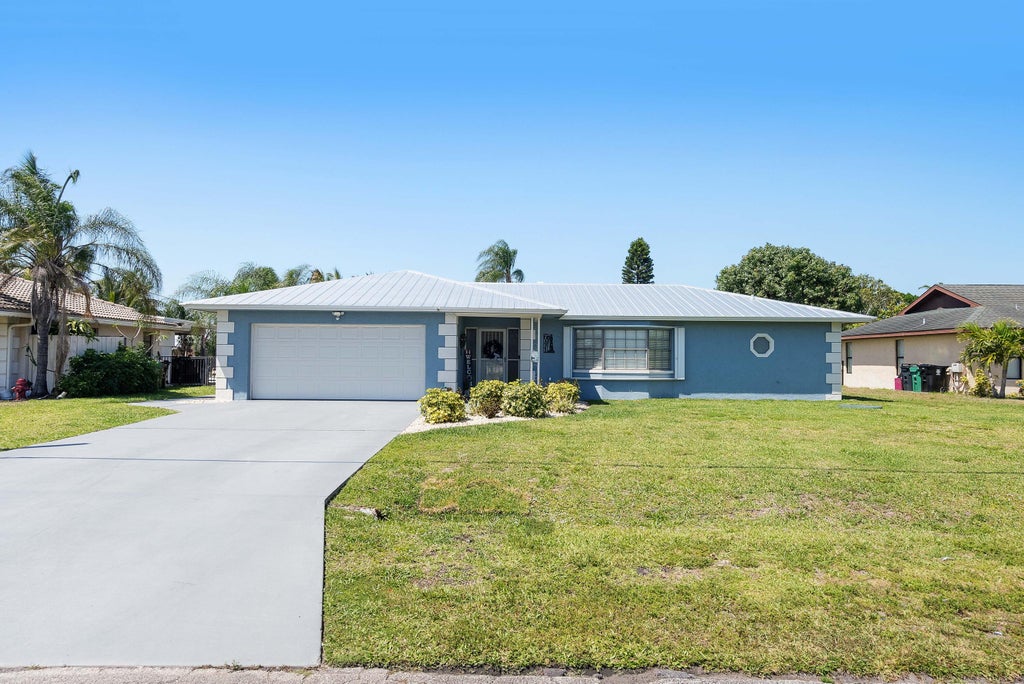 Photo of 641 SE Whitmore Drive, Port Saint Lucie, FL 34984 (MLS # R11081910)