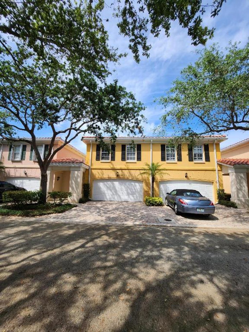 Photo of 23 Oakland Court, Tequesta, FL 33469 (MLS # R10992291)