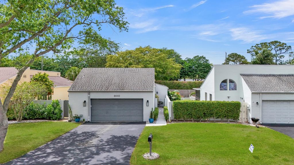Photo of 800 NW 22nd Court, Delray Beach, FL 33445 (MLS # R11085506)