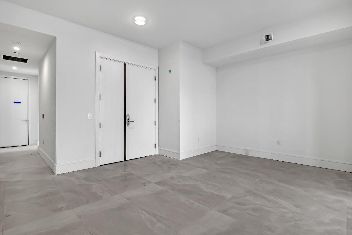 NAUTILUS 220 CONDOMINIUM - Residential