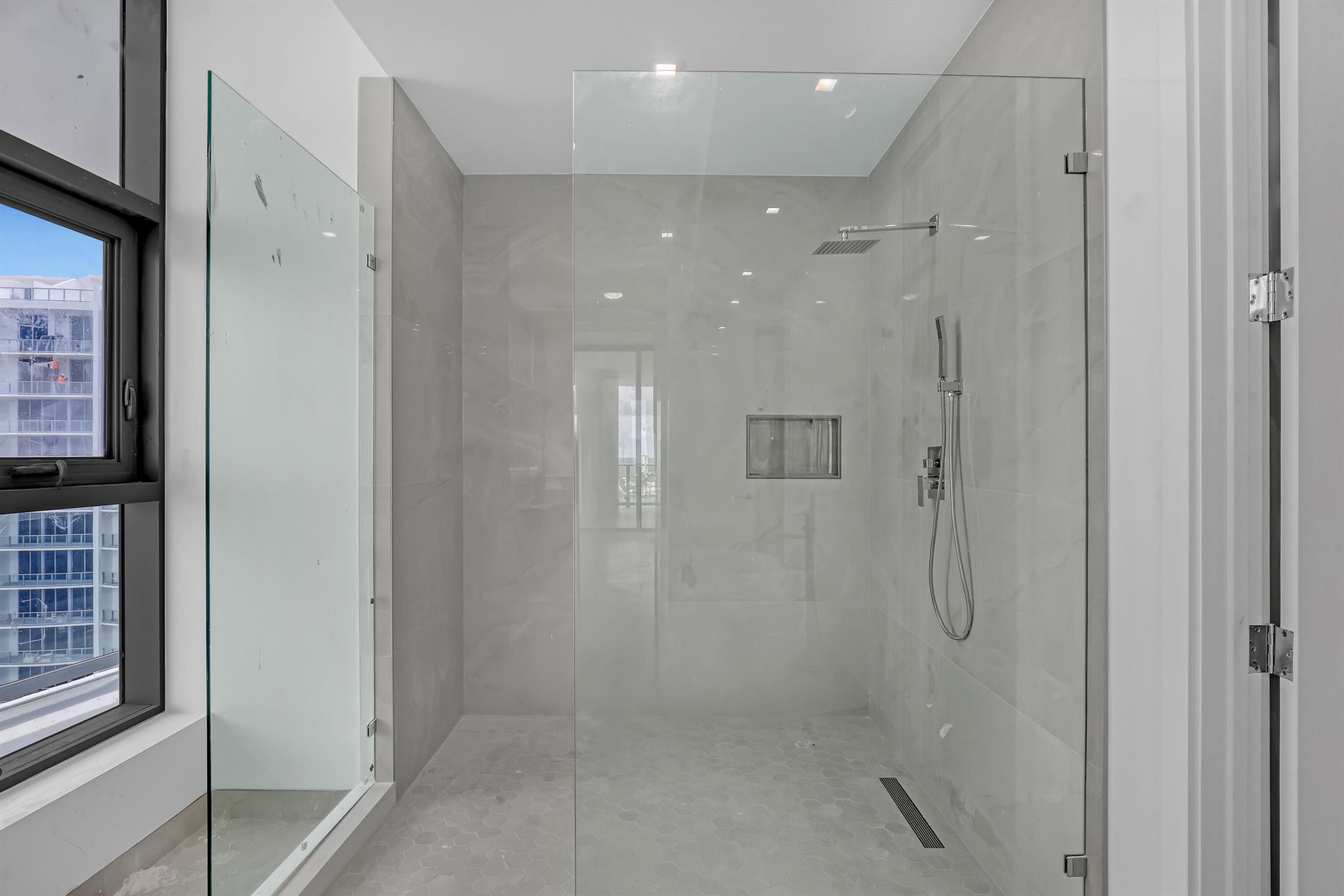 NAUTILUS 220 CONDOMINIUM - Residential