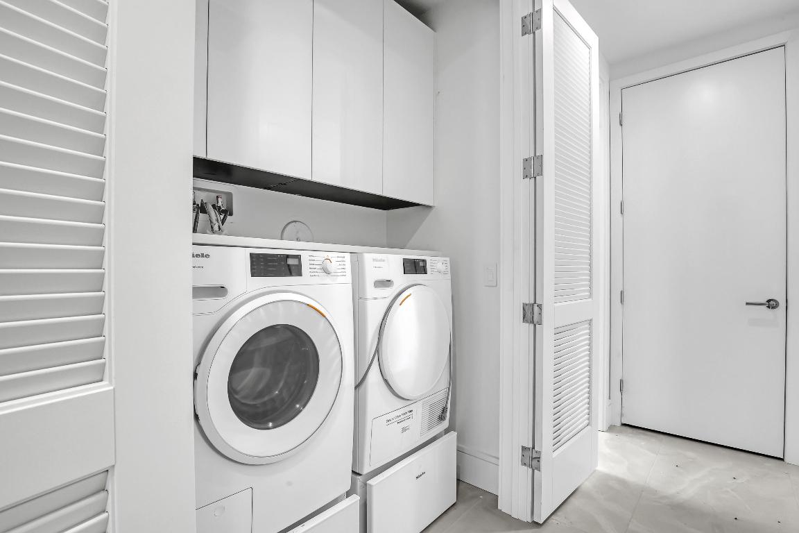 NAUTILUS 220 CONDOMINIUM - Residential