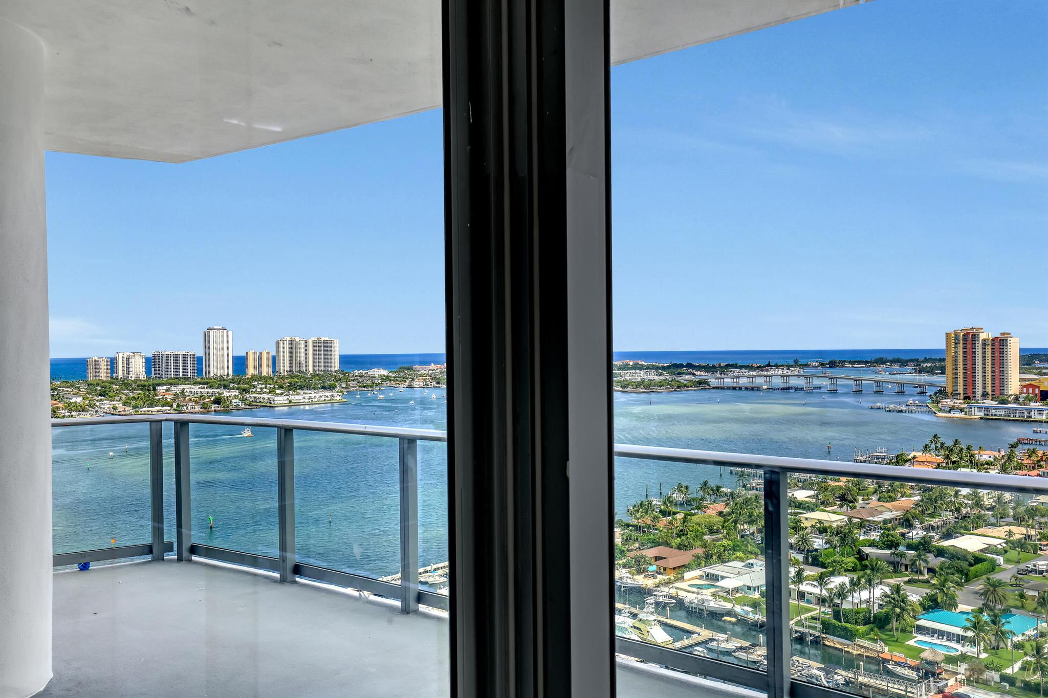 NAUTILUS 220 CONDOMINIUM - Residential