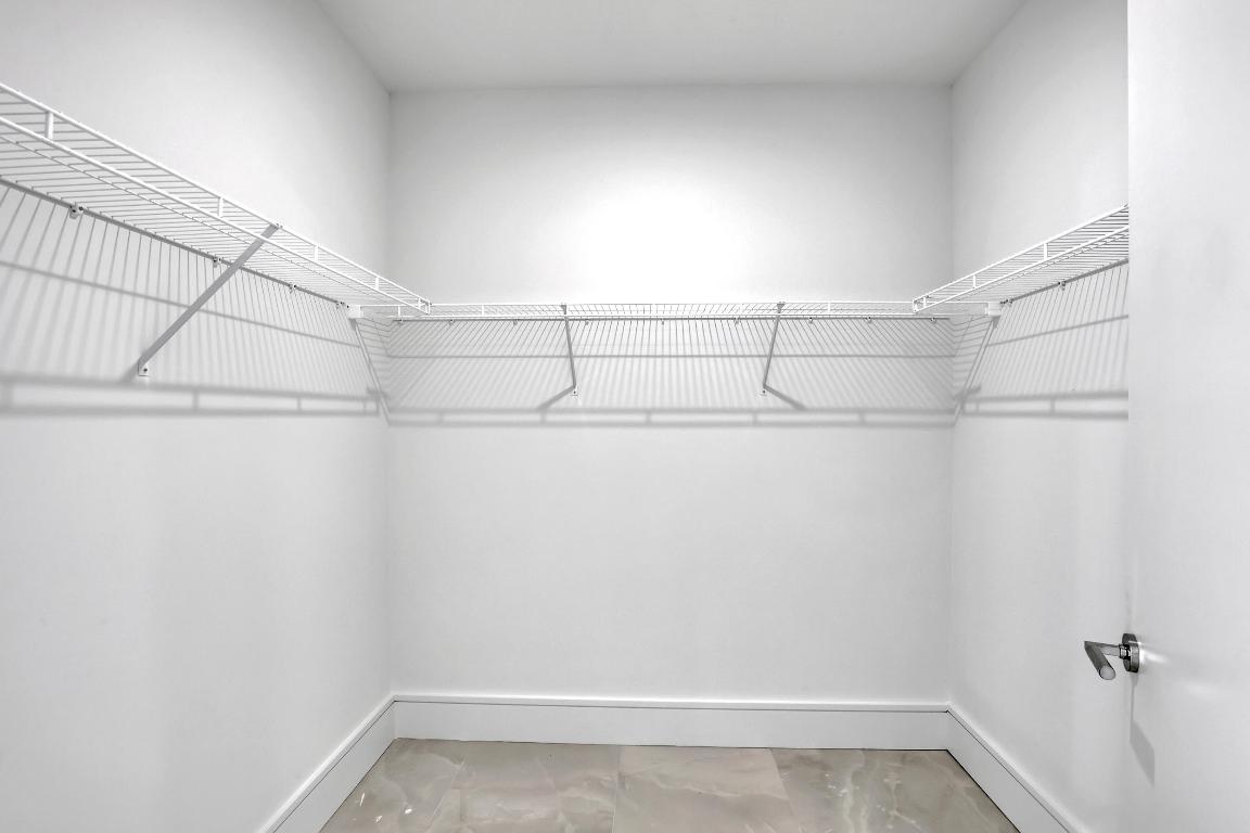 NAUTILUS 220 CONDOMINIUM - Residential