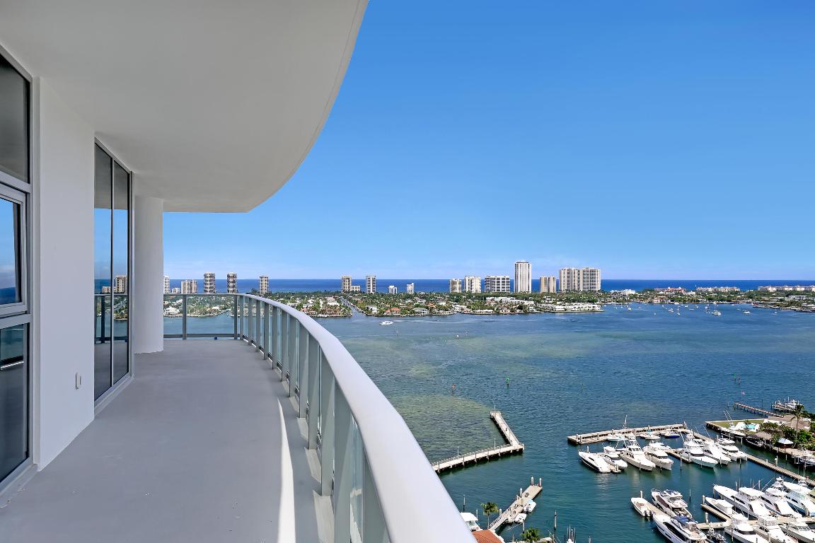 NAUTILUS 220 CONDOMINIUM - Residential