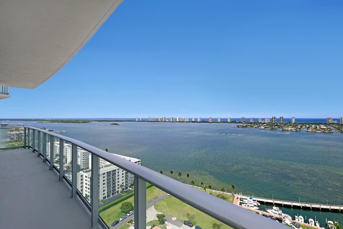 NAUTILUS 220 CONDOMINIUM - Residential
