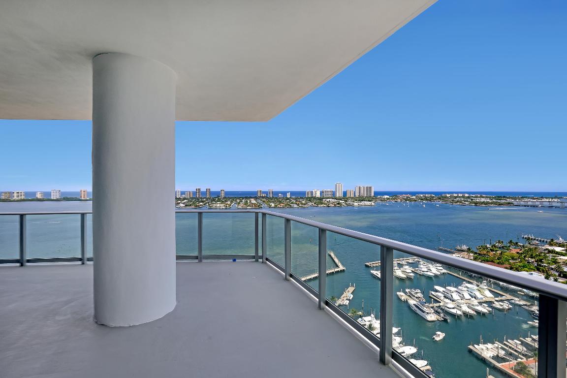 NAUTILUS 220 CONDOMINIUM - Residential