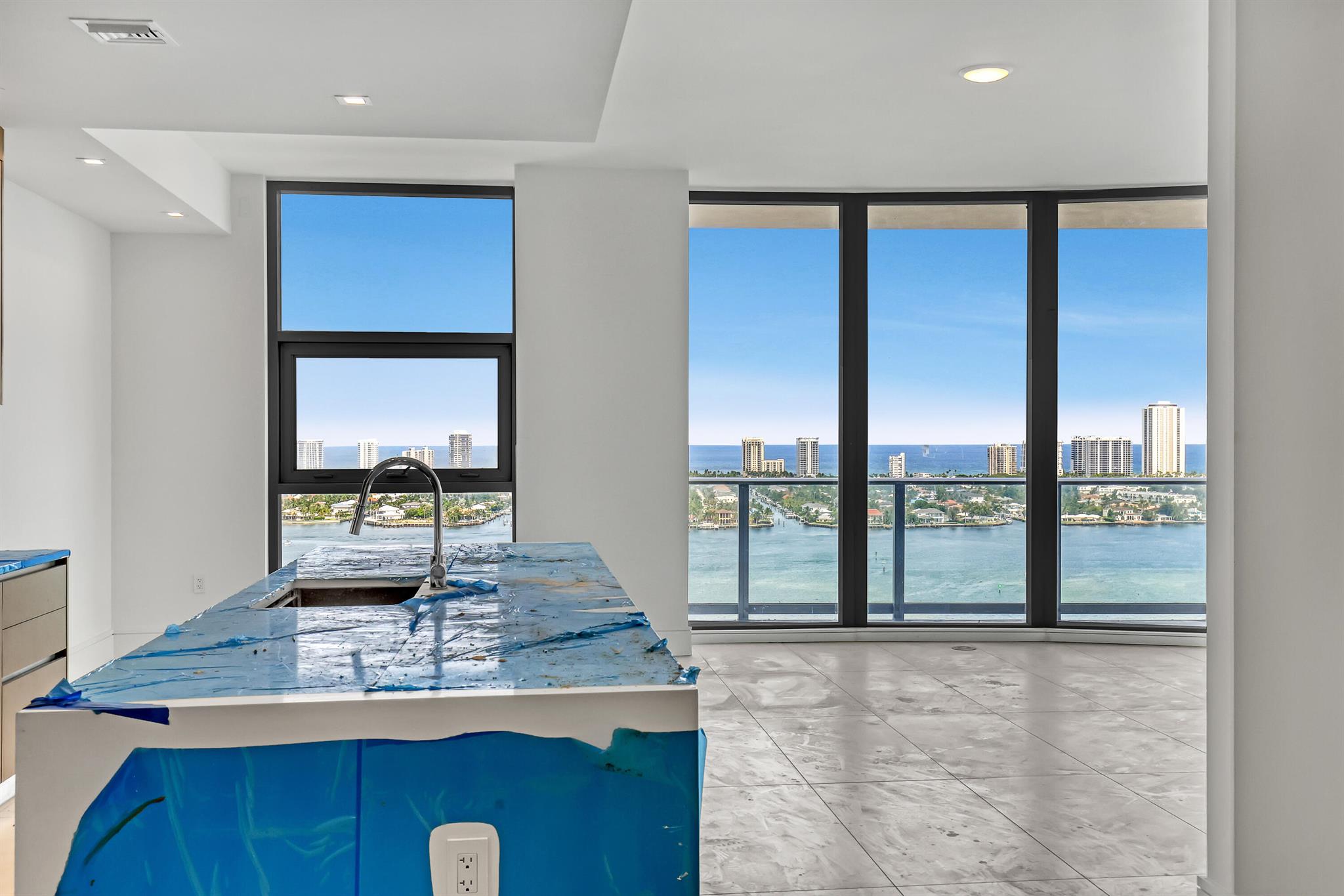 NAUTILUS 220 CONDOMINIUM - Residential