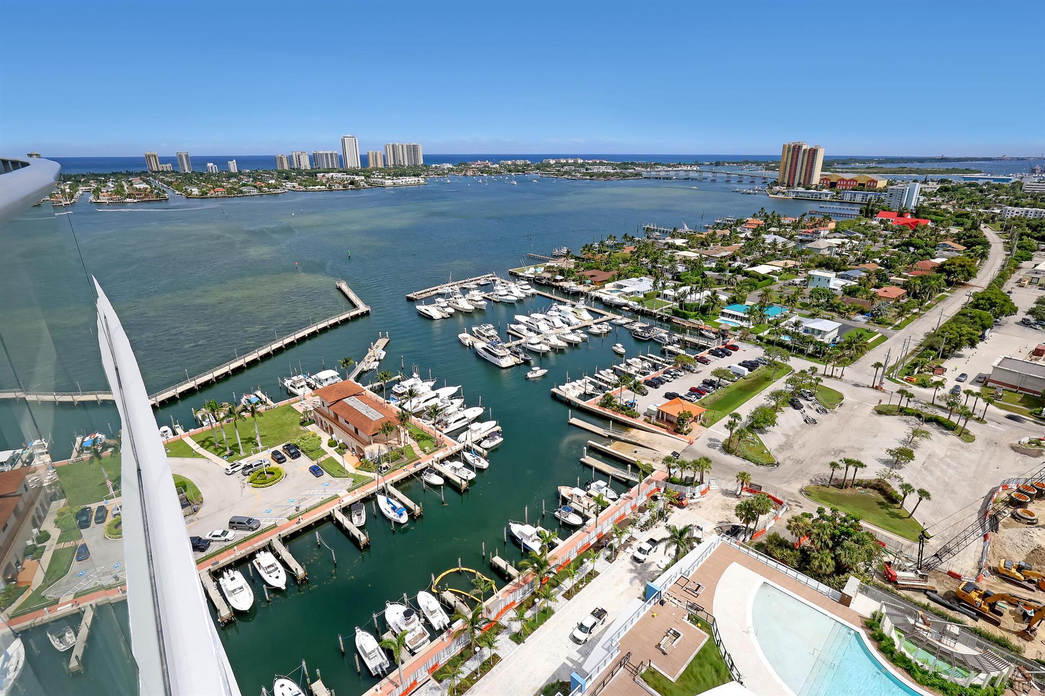 NAUTILUS 220 CONDOMINIUM - Residential