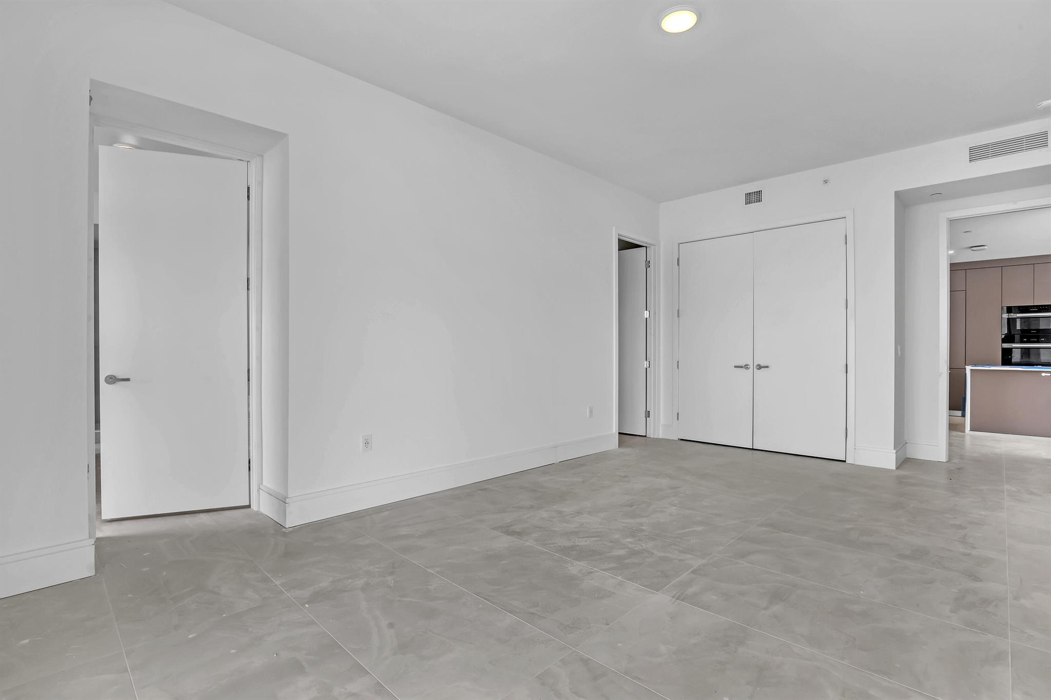 NAUTILUS 220 CONDOMINIUM - Residential