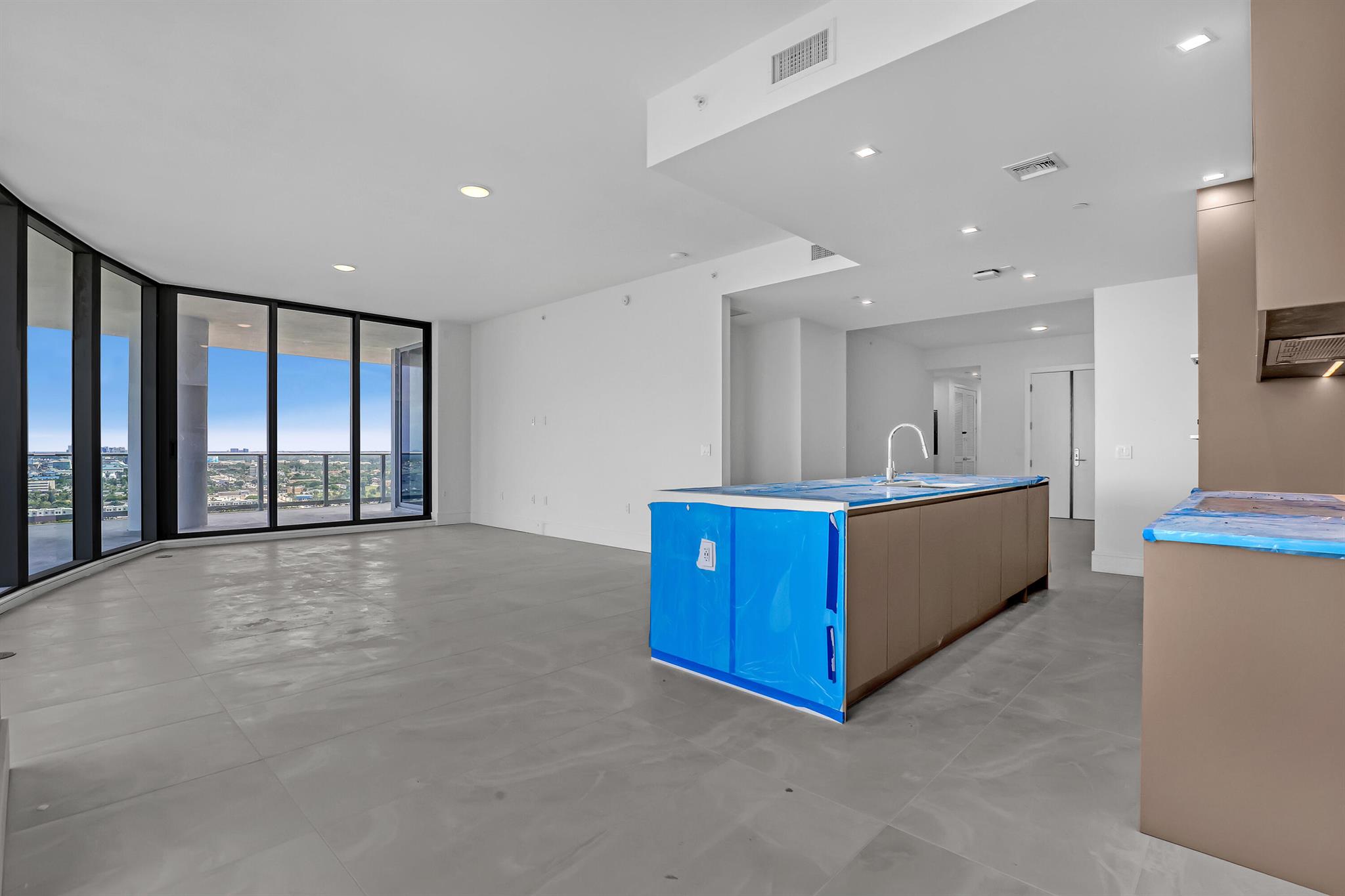 NAUTILUS 220 CONDOMINIUM - Residential