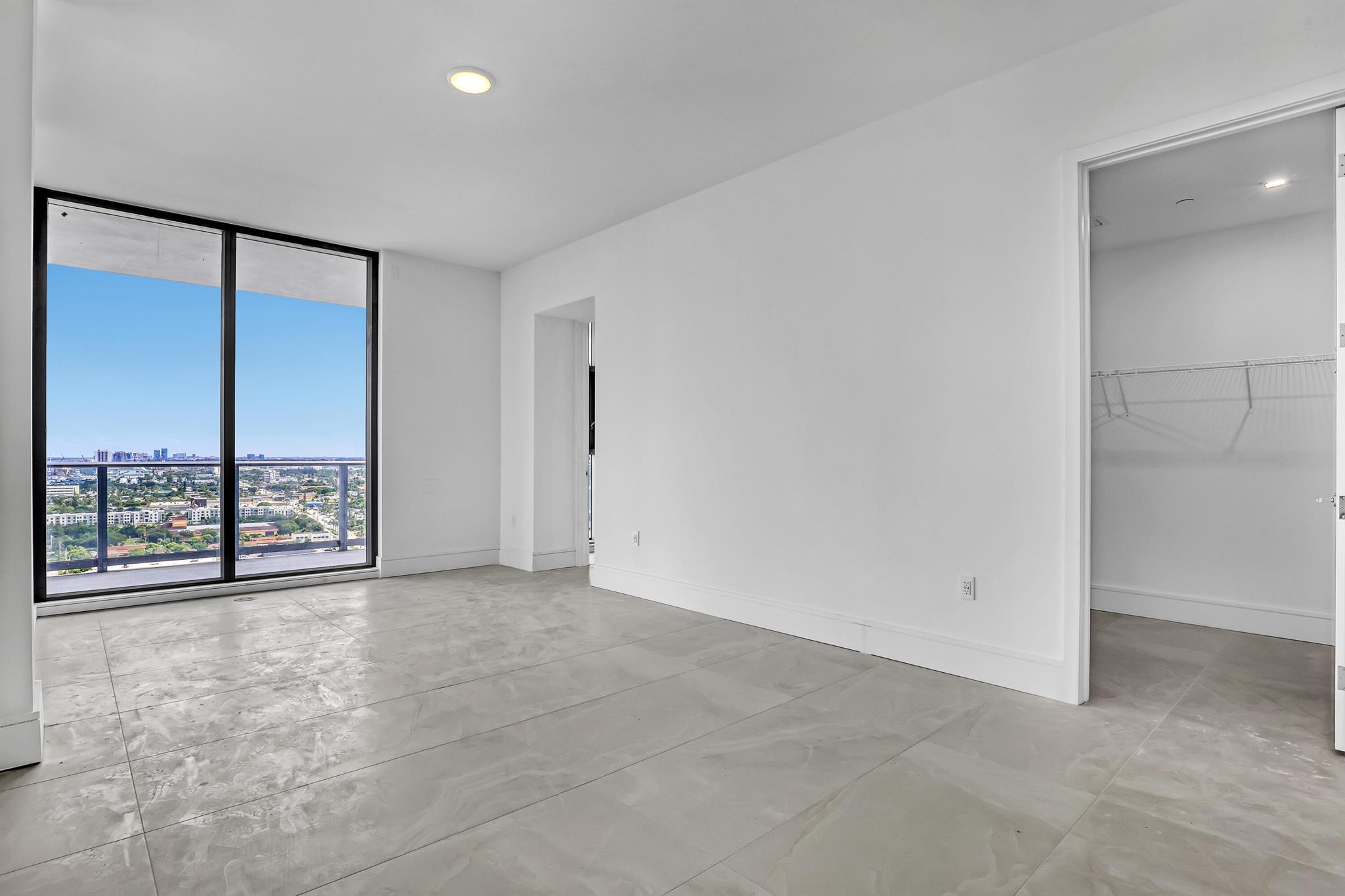 NAUTILUS 220 CONDOMINIUM - Residential