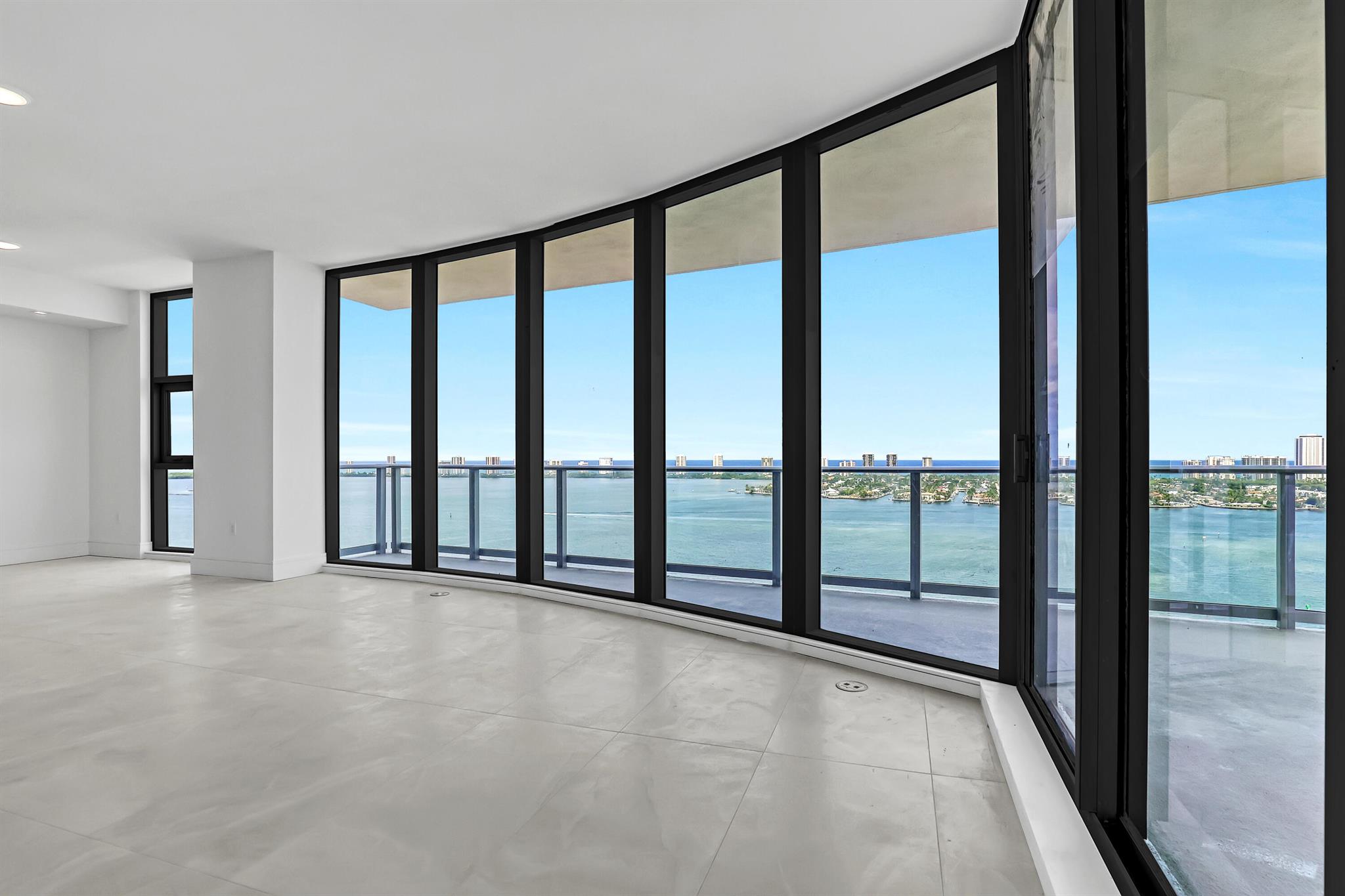 NAUTILUS 220 CONDOMINIUM - Residential