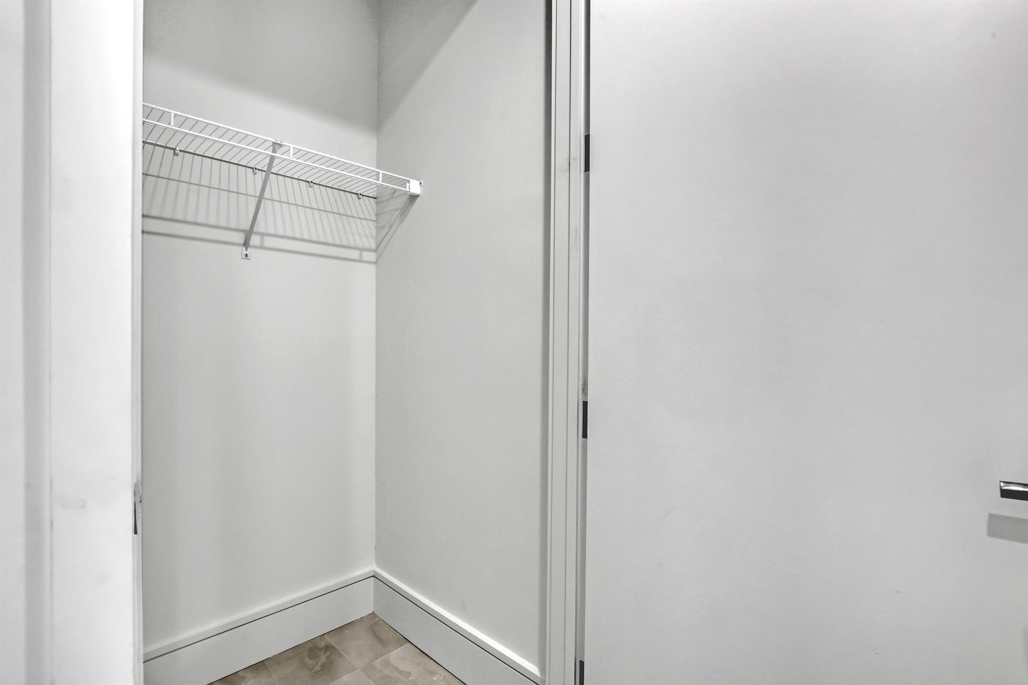 NAUTILUS 220 CONDOMINIUM - Residential