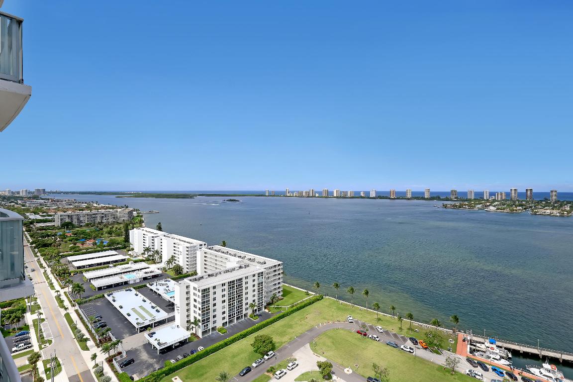 NAUTILUS 220 CONDOMINIUM - Residential