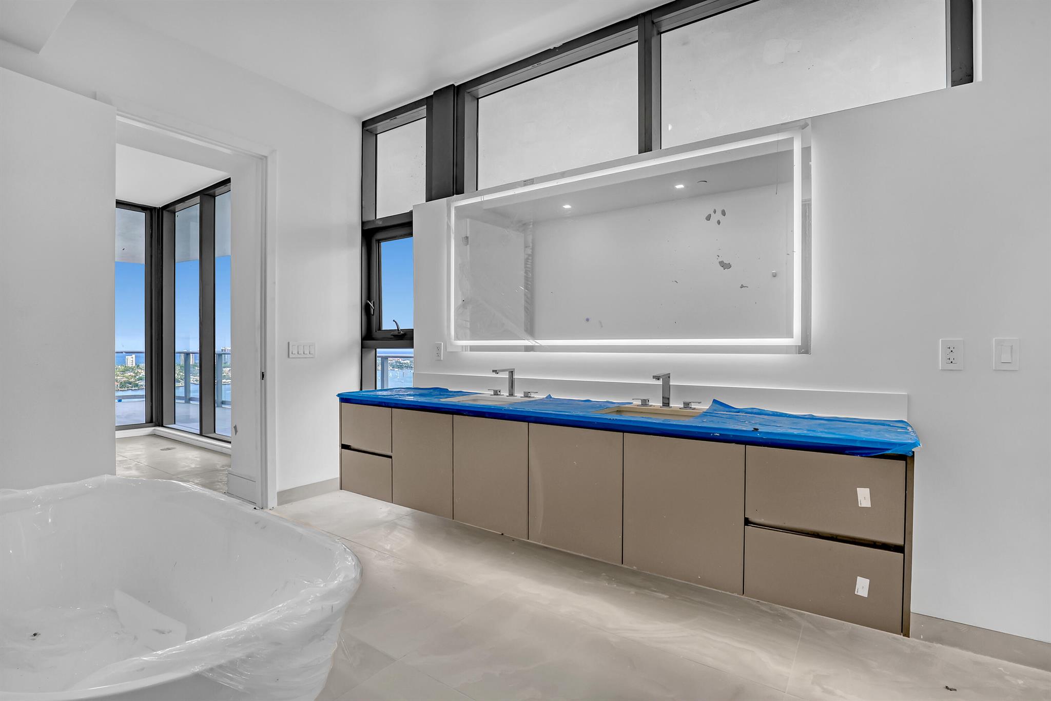 NAUTILUS 220 CONDOMINIUM - Residential