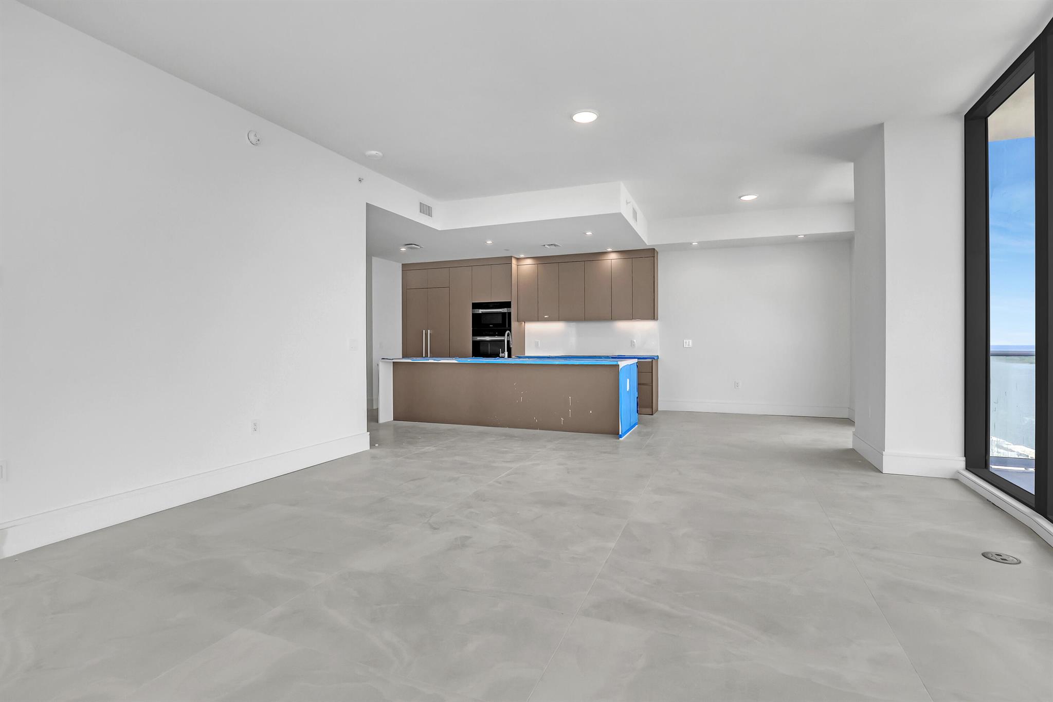 NAUTILUS 220 CONDOMINIUM - Residential