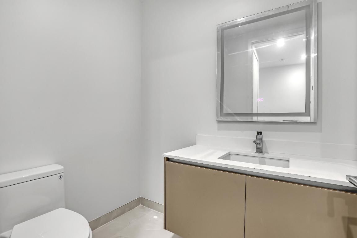 NAUTILUS 220 CONDOMINIUM - Residential