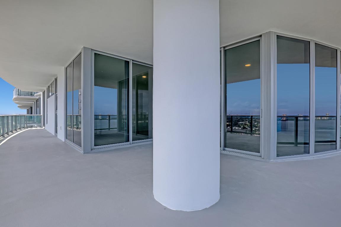 NAUTILUS 220 CONDOMINIUM - Residential