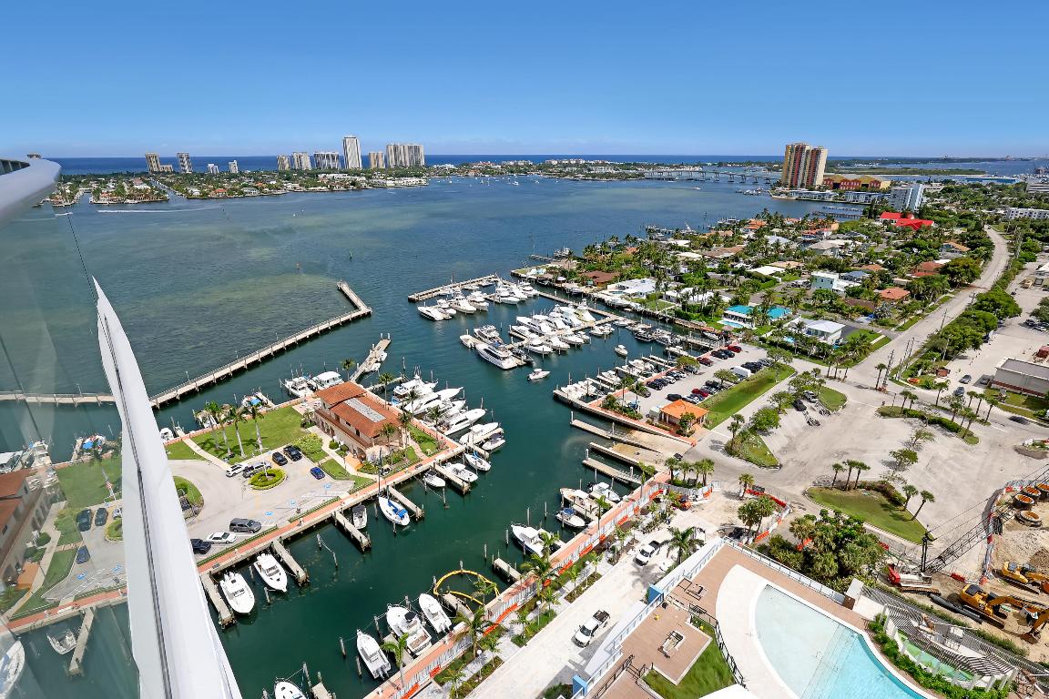 NAUTILUS 220 CONDOMINIUM - Residential