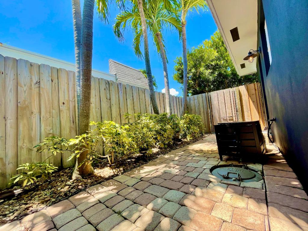 LAUDER-GATE - Residential Lease