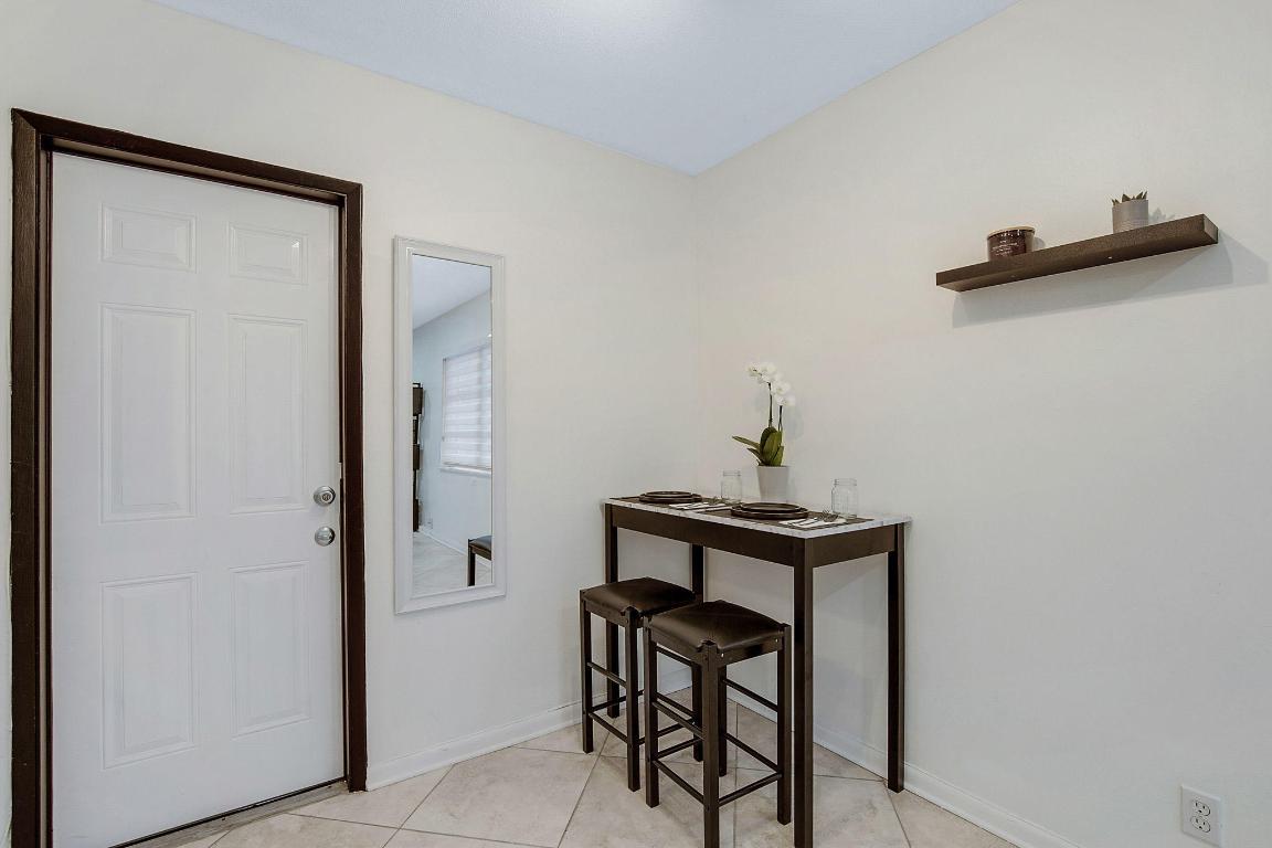 LAUDER-GATE - Residential Lease