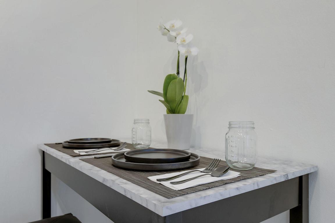 LAUDER-GATE - Residential Lease