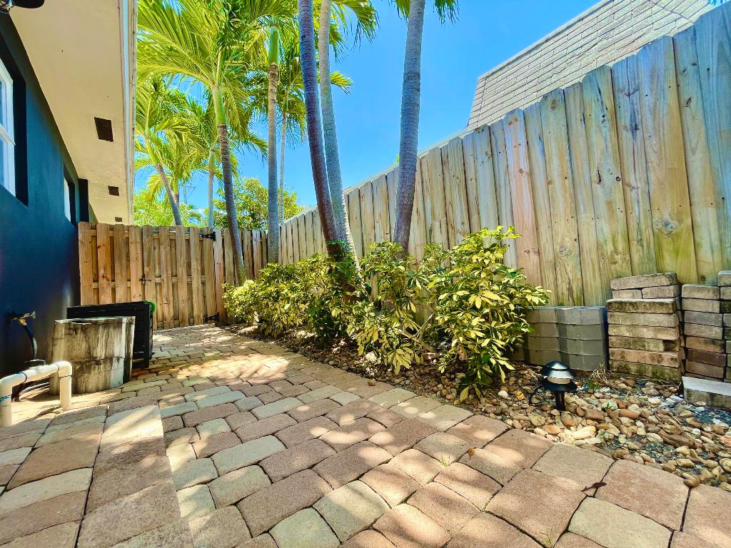 LAUDER-GATE - Residential Lease