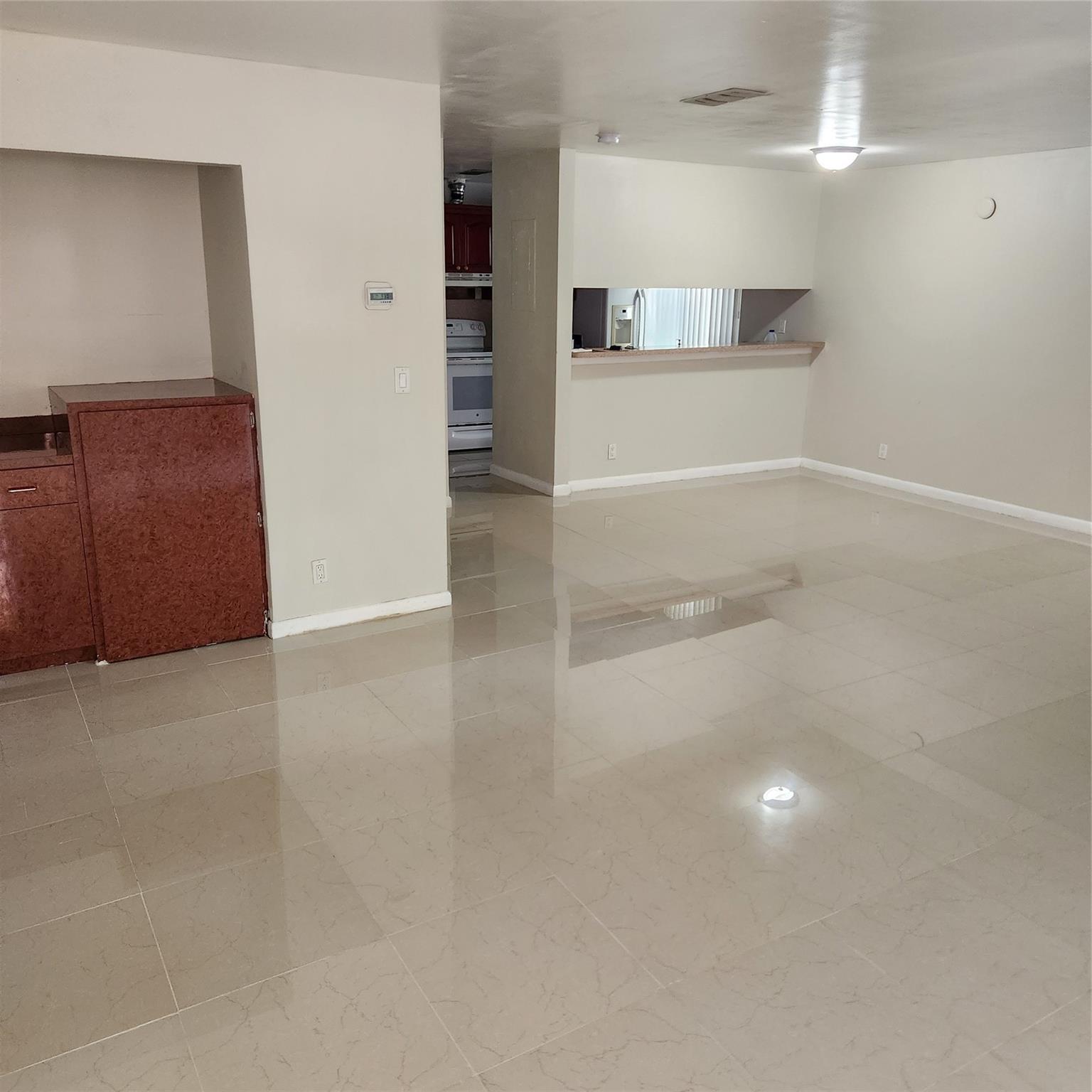 Woodlake Village Twnhms C - Residential Lease