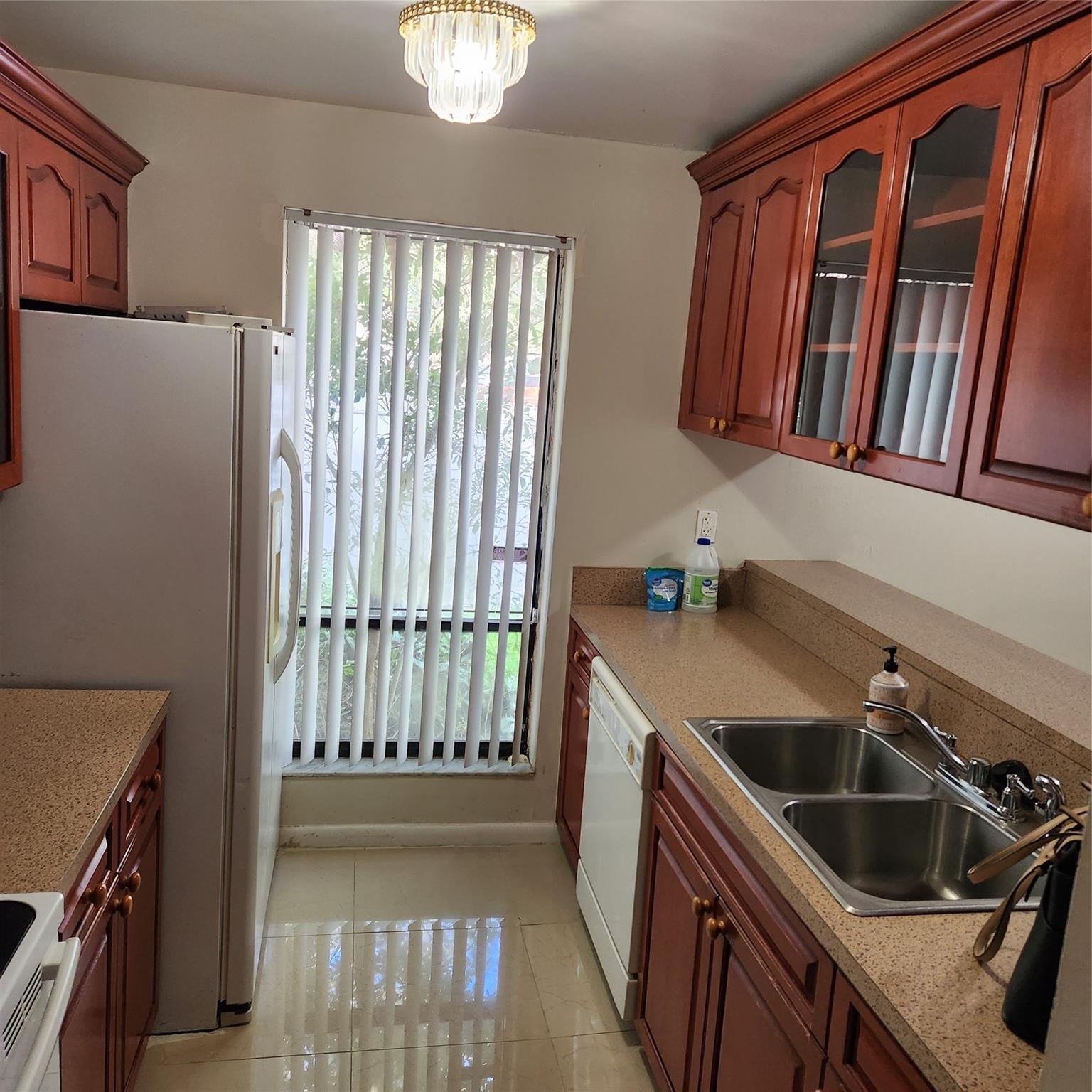 Woodlake Village Twnhms C - Residential Lease